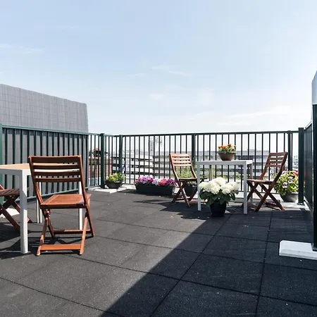 Rooftop Terrace Guest Apartment *